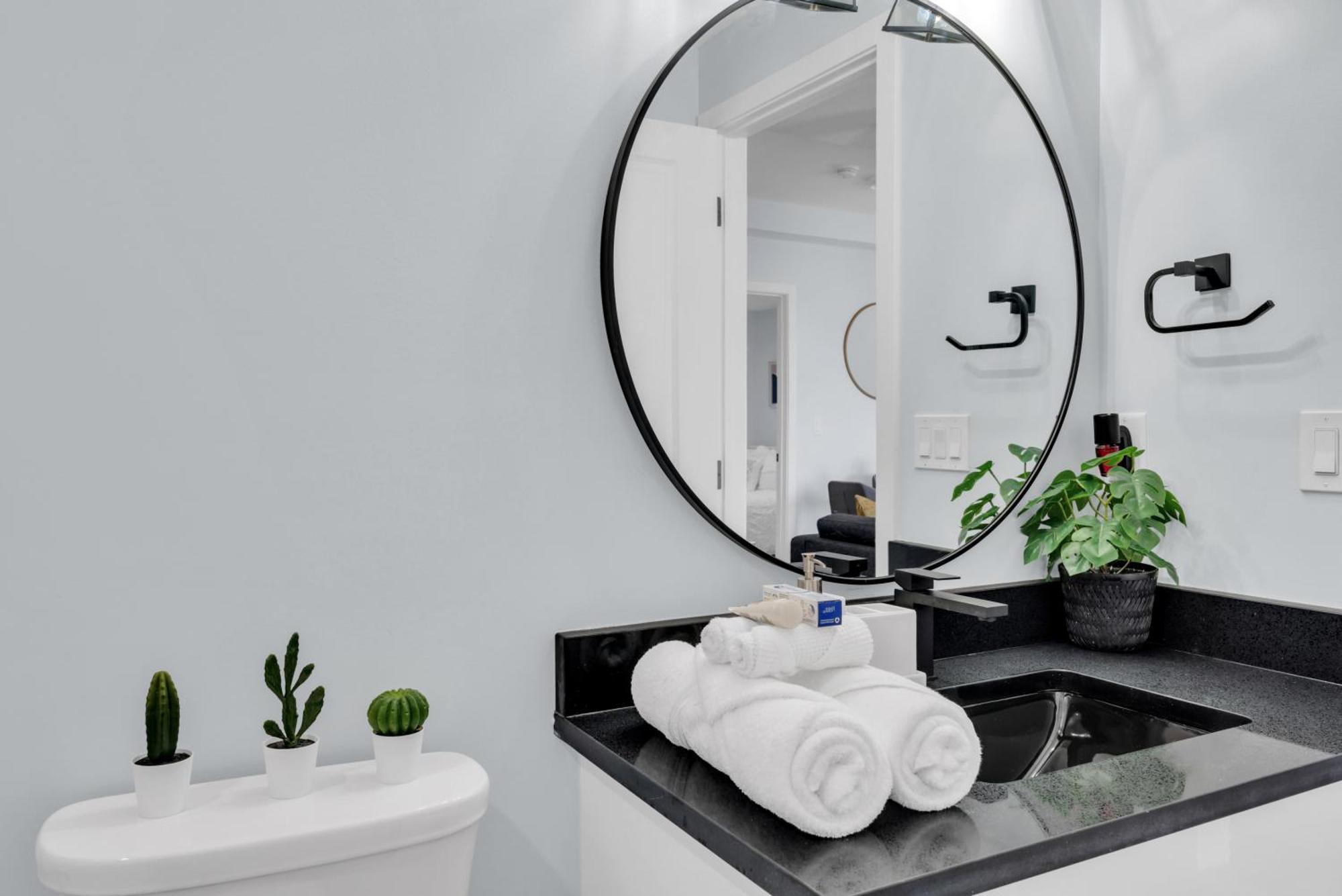 You Will Love This 2Br Guest Suite In Se YYC Exteriör bild