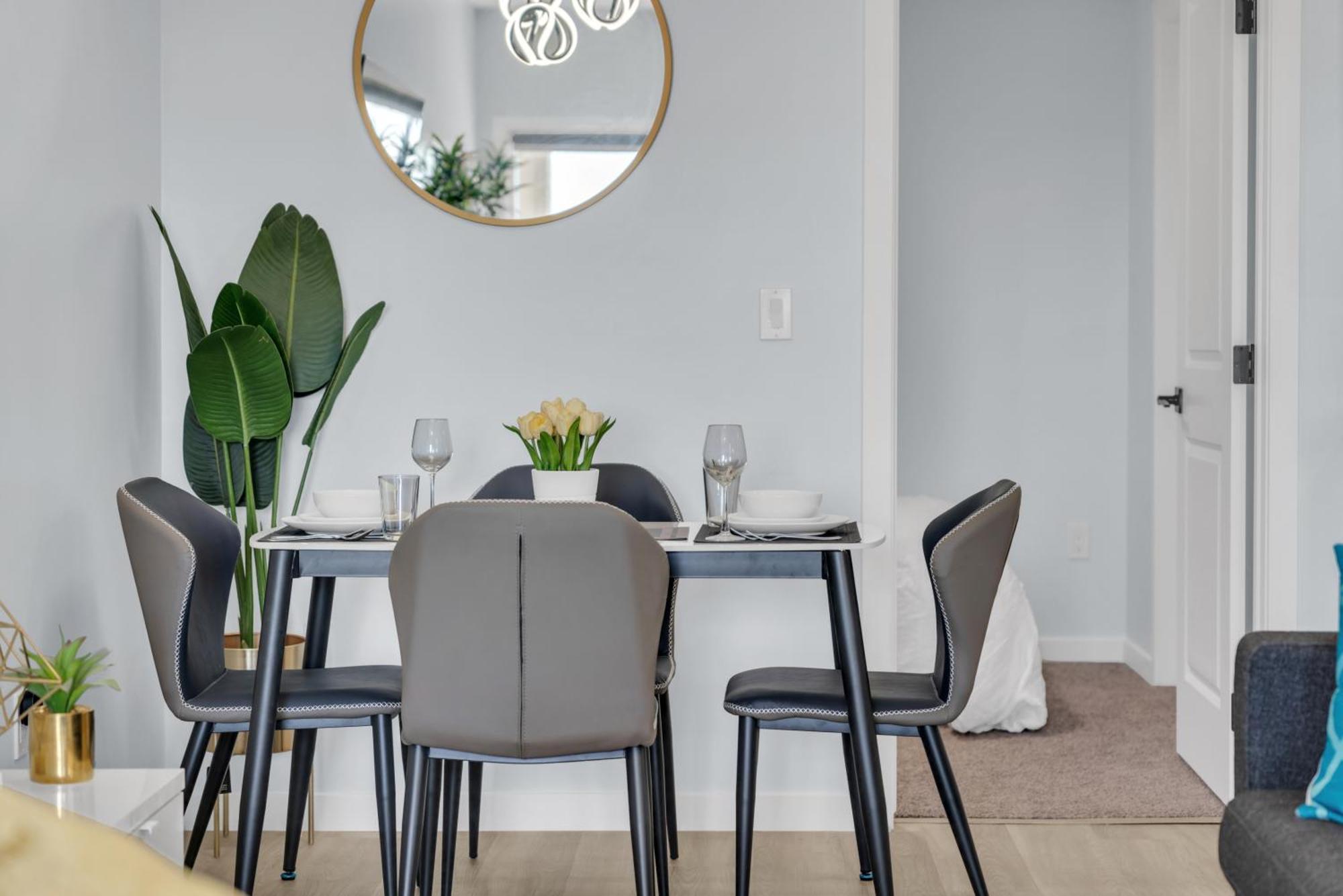 You Will Love This 2Br Guest Suite In Se YYC Exteriör bild