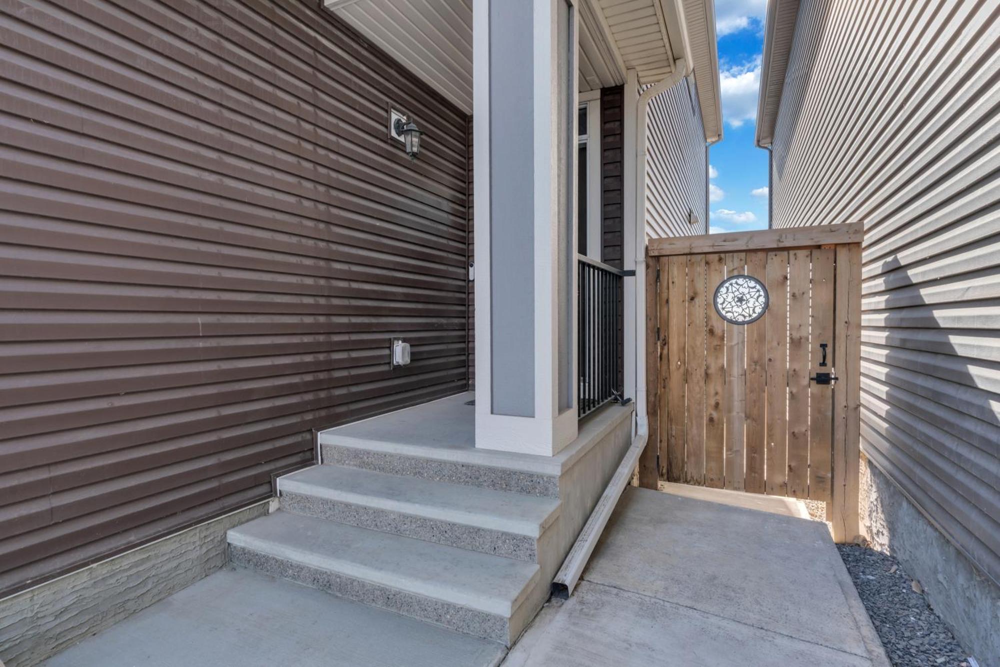You Will Love This 2Br Guest Suite In Se YYC Exteriör bild