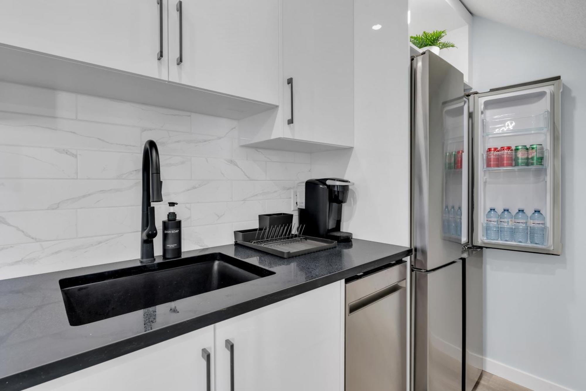 You Will Love This 2Br Guest Suite In Se YYC Exteriör bild